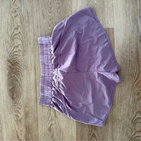 Light purple running shorts with pockets #runningessentials - Picture 2 of 2